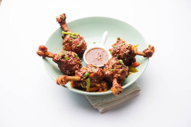 Szechuan tavuk bir popüler Hint-Çin olmayan vejetaryen yemek tarifi. bir tabak biber sosu ile servis. seçici odak