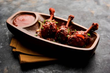 Szechuan tavuk bir popüler Hint-Çin olmayan vejetaryen yemek tarifi. bir tabak biber sosu ile servis. seçici odak