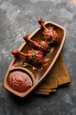 Szechuan tavuk bir popüler Hint-Çin olmayan vejetaryen yemek tarifi. bir tabak biber sosu ile servis. seçici odak