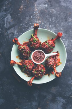 Szechuan tavuk bir popüler Hint-Çin olmayan vejetaryen yemek tarifi. bir tabak biber sosu ile servis. seçici odak