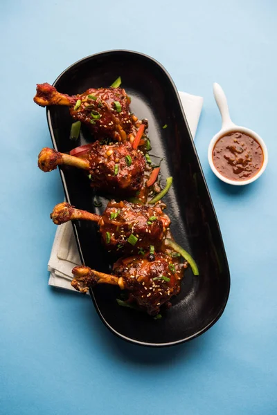 Szechuan tavuk bir popüler Hint-Çin olmayan vejetaryen yemek tarifi. bir tabak biber sosu ile servis. seçici odak