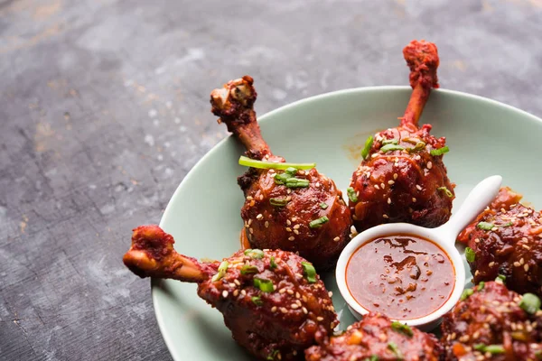 Szechuan tavuk bir popüler Hint-Çin olmayan vejetaryen yemek tarifi. bir tabak biber sosu ile servis. seçici odak