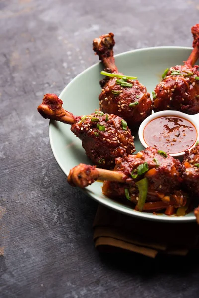 Szechuan tavuk bir popüler Hint-Çin olmayan vejetaryen yemek tarifi. bir tabak biber sosu ile servis. seçici odak