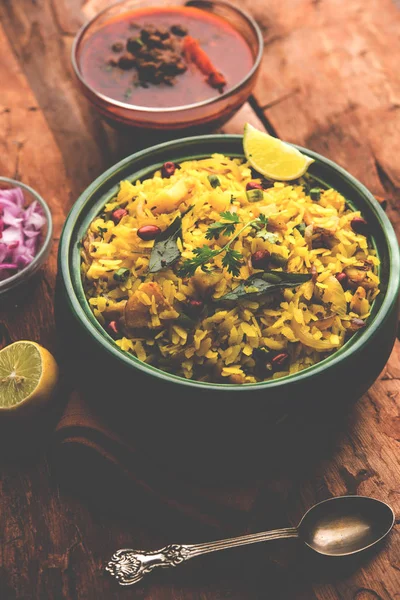 Aloo Kanda Poha Tarri Pohe Com Chana Picante Masala Caril — Fotografia de Stock