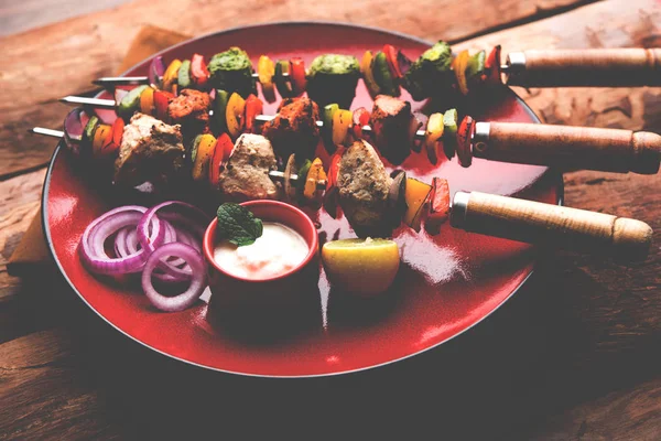 Kip Hariyali Kakab Malai Kebab Geserveerd Met Spiesjes Yoghurt Dip — Stockfoto