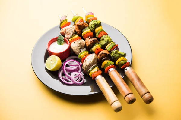 Kyckling Hariyali Kakab Eller Malai Malai Kebab Serveras Med Spett — Stockfoto