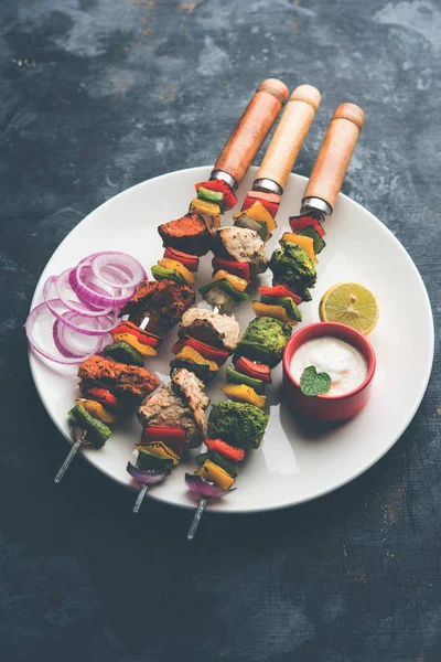 Csirke Hariyali Kakab Vagy Malai Malai Kebab Tálalva Nyárs Joghurtos — Stock Fotó