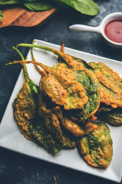 Gevrek Palak/ıspanak yaprakları pakoda veya pakoda
