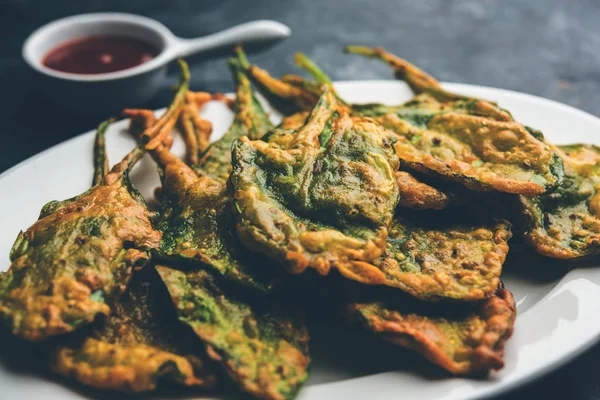 Gevrek Palak/ıspanak yaprakları pakoda veya pakoda