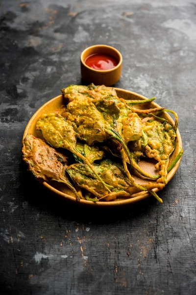 Gevrek Palak/ıspanak yaprakları pakoda veya pakoda