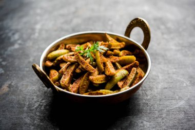 Tindora Sabzi / Tendli / tondli Fry olarak da bilinen Ivy Gourd kızartma tarifi. seçici odak
