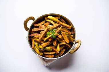 Tindora Sabzi / Tendli / tondli Fry olarak da bilinen Ivy Gourd kızartma tarifi. seçici odak