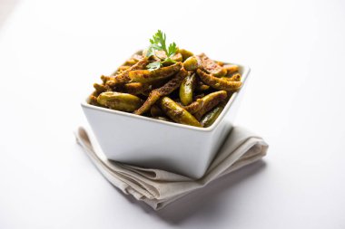 Tindora Sabzi / Tendli / tondli Fry olarak da bilinen Ivy Gourd kızartma tarifi. seçici odak
