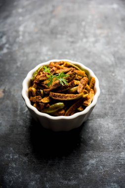 Tindora Sabzi / Tendli / tondli Fry olarak da bilinen Ivy Gourd kızartma tarifi. seçici odak