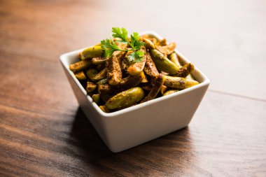Tindora Sabzi / Tendli / tondli Fry olarak da bilinen Ivy Gourd kızartma tarifi. seçici odak