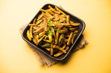Tindora Sabzi / Tendli / tondli Fry olarak da bilinen Ivy Gourd kızartma tarifi. seçici odak