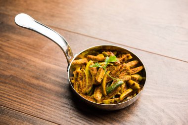 Tindora Sabzi / Tendli / tondli Fry olarak da bilinen Ivy Gourd kızartma tarifi. seçici odak