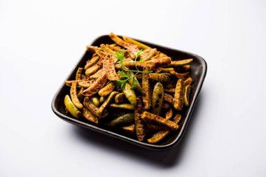 Tindora Sabzi / Tendli / tondli Fry olarak da bilinen Ivy Gourd kızartma tarifi. seçici odak