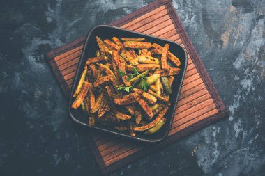 Tindora Sabzi / Tendli / tondli Fry olarak da bilinen Ivy Gourd kızartma tarifi. seçici odak