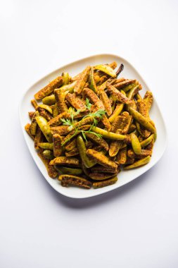 Tindora Sabzi / Tendli / tondli Fry olarak da bilinen Ivy Gourd kızartma tarifi. seçici odak