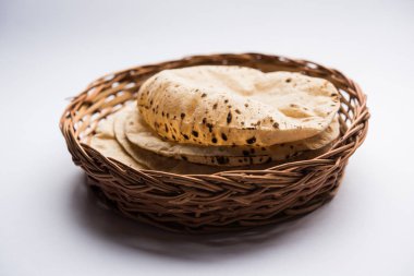 Çapati / Tava Roti Hint ekmek veya Fulka/phulka da bilinir. Öğle/akşam yemeği Hindistan/Pakistan içinde ana madde. seçici odak