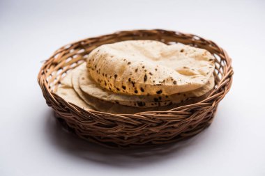 Çapati / Tava Roti Hint ekmek veya Fulka/phulka da bilinir. Öğle/akşam yemeği Hindistan/Pakistan içinde ana madde. seçici odak
