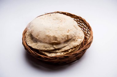 Çapati / Tava Roti Hint ekmek veya Fulka/phulka da bilinir. Öğle/akşam yemeği Hindistan/Pakistan içinde ana madde. seçici odak