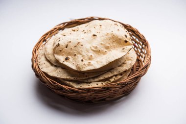 Çapati / Tava Roti Hint ekmek veya Fulka/phulka da bilinir. Öğle/akşam yemeği Hindistan/Pakistan içinde ana madde. seçici odak