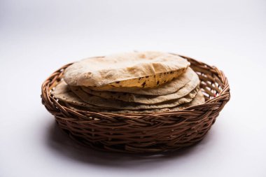 Çapati / Tava Roti Hint ekmek veya Fulka/phulka da bilinir. Öğle/akşam yemeği Hindistan/Pakistan içinde ana madde. seçici odak