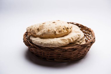 Çapati / Tava Roti Hint ekmek veya Fulka/phulka da bilinir. Öğle/akşam yemeği Hindistan/Pakistan içinde ana madde. seçici odak