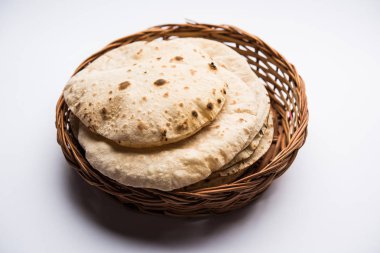 Çapati / Tava Roti Hint ekmek veya Fulka/phulka da bilinir. Öğle/akşam yemeği Hindistan/Pakistan içinde ana madde. seçici odak