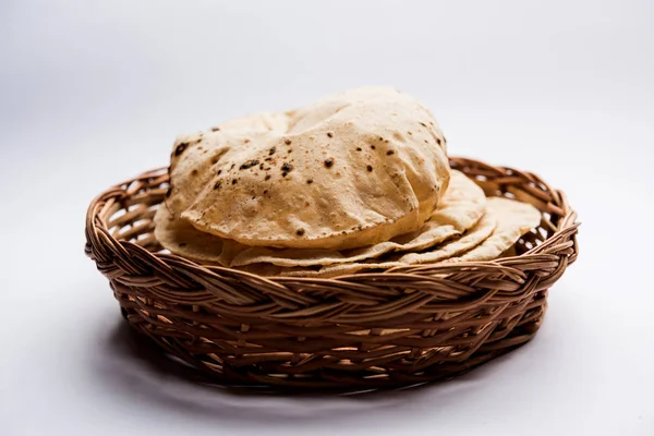 Çapati / Tava Roti Hint ekmek veya Fulka/phulka da bilinir. Öğle/akşam yemeği Hindistan/Pakistan içinde ana madde. seçici odak