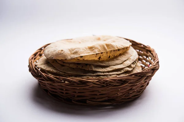查帕蒂 罗蒂也被称为印度面包或富尔卡 福尔卡 在巴基斯坦印度举行的午餐晚宴的主要食材 选择性对焦 — 图库照片