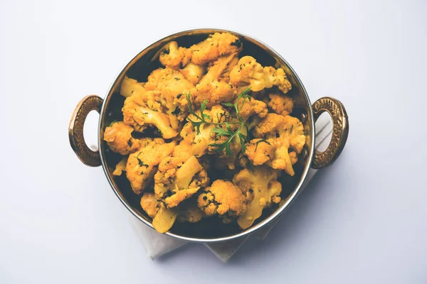 Trockener Gobi Masala Blumenkohl Sabzi Einer Schüssel Serviert Selektiver Fokus — Stockfoto