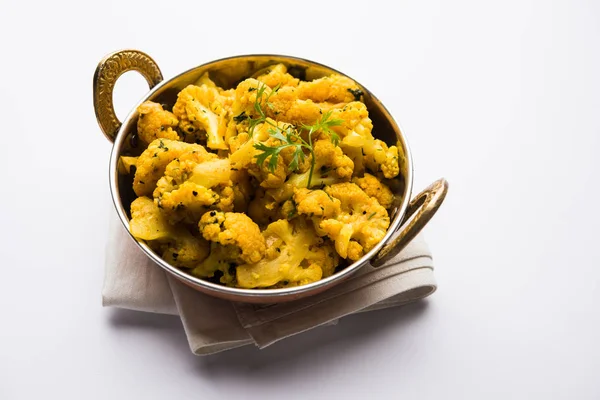 Trockener Gobi Masala Blumenkohl Sabzi Einer Schüssel Serviert Selektiver Fokus — Stockfoto