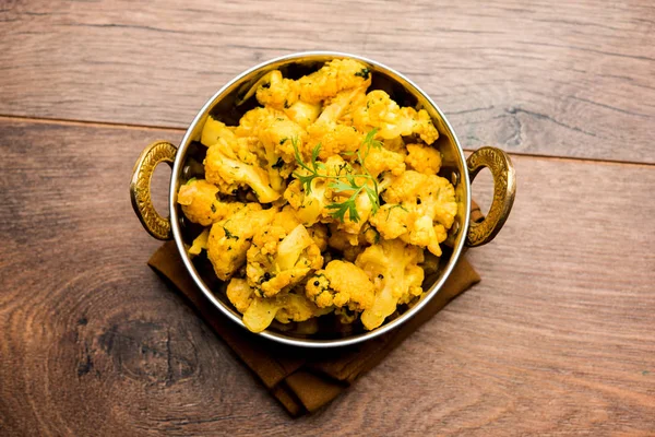 Trockener Gobi Masala Blumenkohl Sabzi Einer Schüssel Serviert Selektiver Fokus — Stockfoto