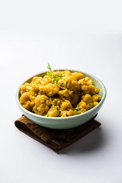 Trockener Gobi Masala Blumenkohl Sabzi Einer Schüssel Serviert Selektiver Fokus — Stockfoto