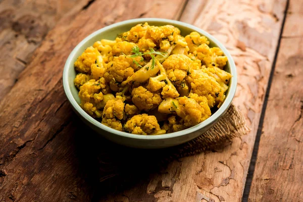 Trockener Gobi Masala Blumenkohl Sabzi Einer Schüssel Serviert Selektiver Fokus — Stockfoto