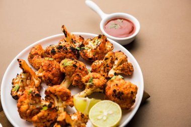 Tandır Gobi / kavrulmuş karnabahar Tikka Hindistan'dan bir marş besindir. Ketçap ile servis. seçici odak