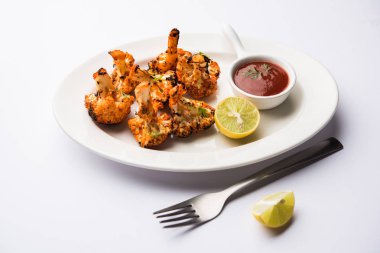 Tandır Gobi / kavrulmuş karnabahar Tikka Hindistan'dan bir marş besindir. Ketçap ile servis. seçici odak