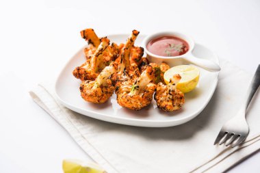 Tandır Gobi / kavrulmuş karnabahar Tikka Hindistan'dan bir marş besindir. Ketçap ile servis. seçici odak
