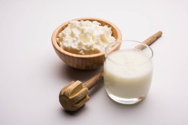 Ev yapımı beyaz tereyağı veya Makhan/Makkhan Hintçe, servis bir kase içinde. seçici odak
