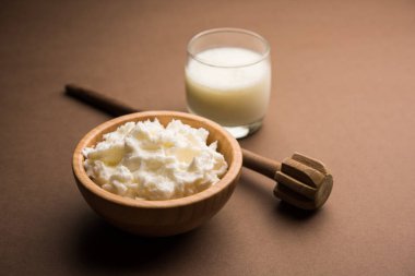 Ev yapımı beyaz tereyağı veya Makhan/Makkhan Hintçe, servis bir kase içinde. seçici odak