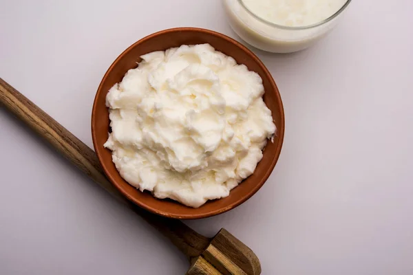 Domowe Masło Biały Lub Makhan Makkhan Hindi Serwowane Misce Selektywny — Zdjęcie stockowe