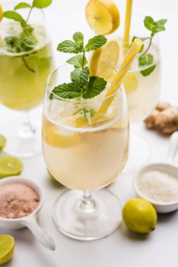 Shikanji, Punjab/India 'dan kaynaklanan bir limonata. Shikanjvi veya nimbu Pani veya şerbet olarak da bilinir. popüler yaz soğuk içecek