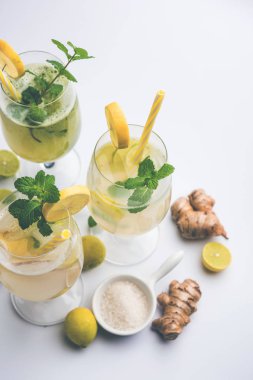 Shikanji, Punjab/India 'dan kaynaklanan bir limonata. Shikanjvi veya nimbu Pani veya şerbet olarak da bilinir. popüler yaz soğuk içecek