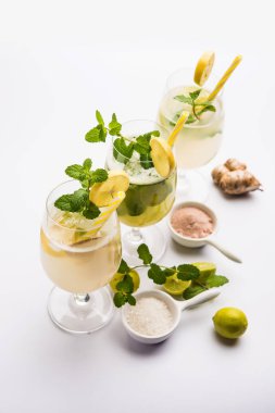 Shikanji, Punjab/India 'dan kaynaklanan bir limonata. Shikanjvi veya nimbu Pani veya şerbet olarak da bilinir. popüler yaz soğuk içecek