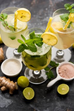 Shikanji, Punjab/India 'dan kaynaklanan bir limonata. Shikanjvi veya nimbu Pani veya şerbet olarak da bilinir. popüler yaz soğuk içecek