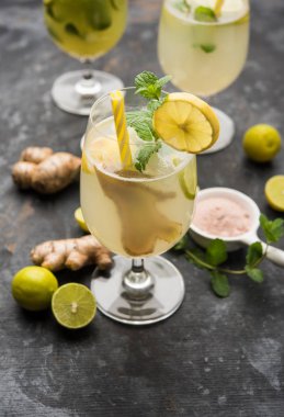 Shikanji, Punjab/India 'dan kaynaklanan bir limonata. Shikanjvi veya nimbu Pani veya şerbet olarak da bilinir. popüler yaz soğuk içecek