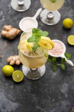 Shikanji, Punjab/India 'dan kaynaklanan bir limonata. Shikanjvi veya nimbu Pani veya şerbet olarak da bilinir. popüler yaz soğuk içecek